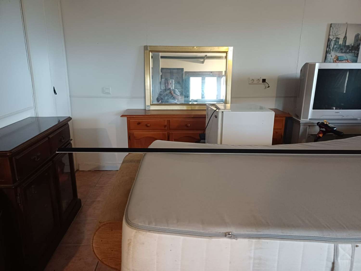 Complesso residenziale in ardesia con 5 case e piscina.
